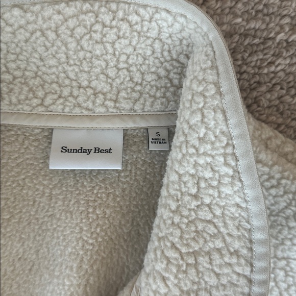 Aritzia Polar Fleece Cropped Vest - Picture 2 of 3